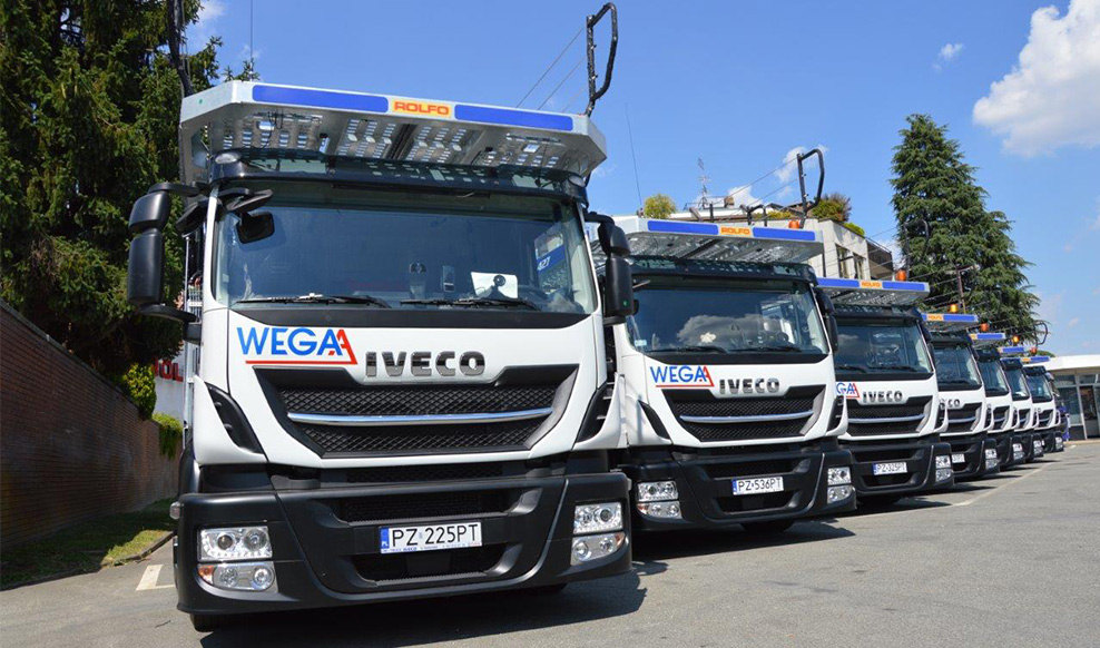 IVECO Poland przekazało firmie Wega-A 7 pojazdów IVECO Stralis Cartransporter